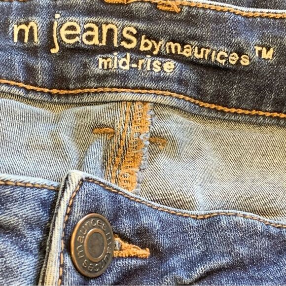 M Jeans by Maurice’s Mid-Rise Rolled Cuff Cropped Jeans Size 14W - Picture 5 of 9